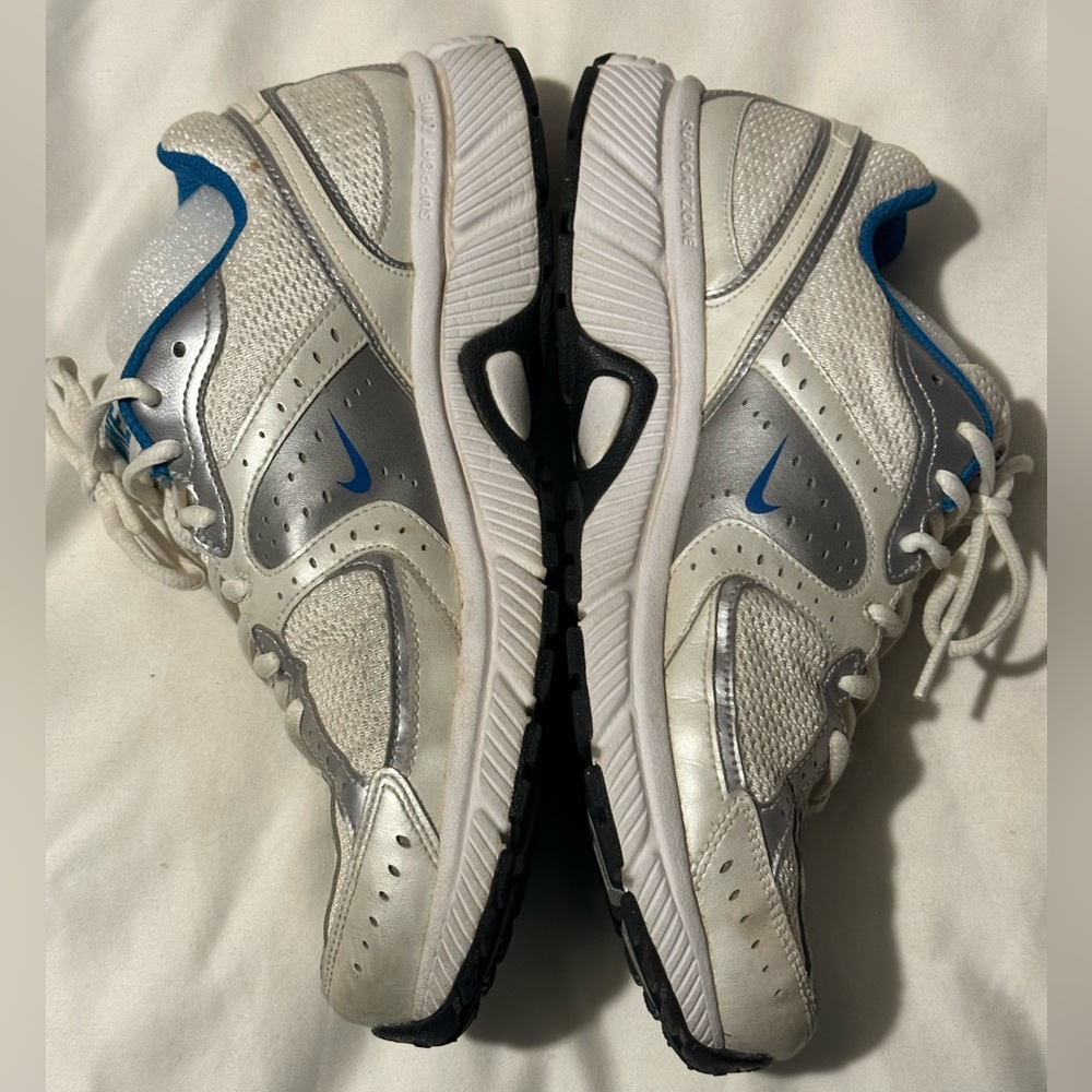 Nike women sneakers size 10 - Picture 4 of 12